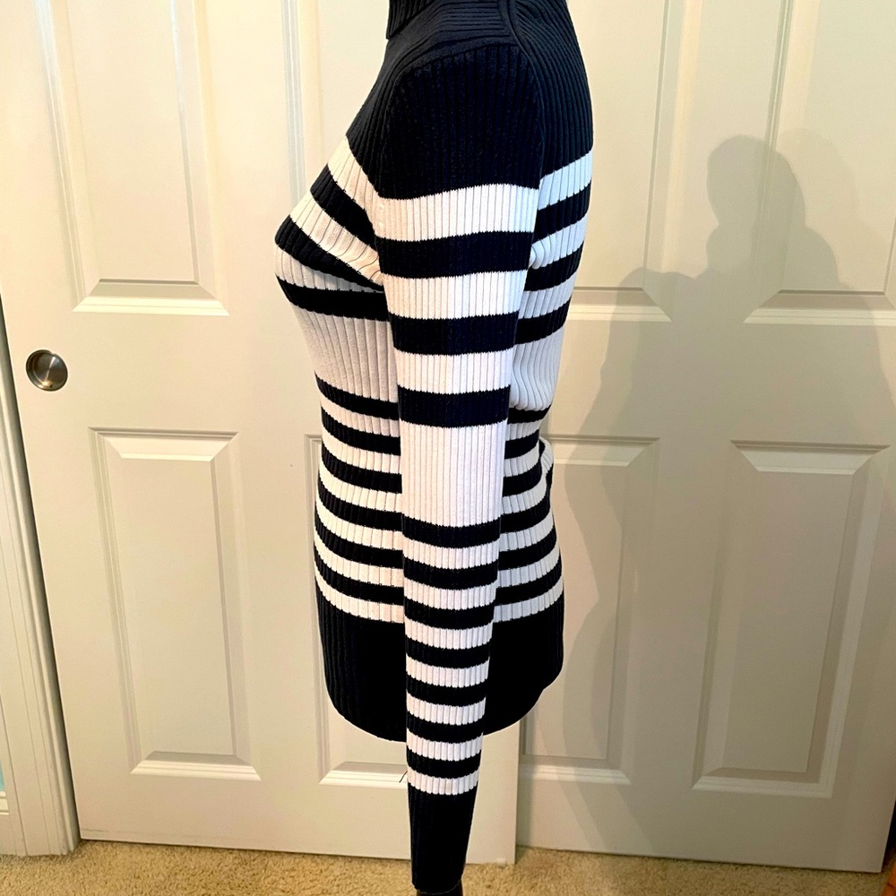 Gap navy and white stripe turtleneck